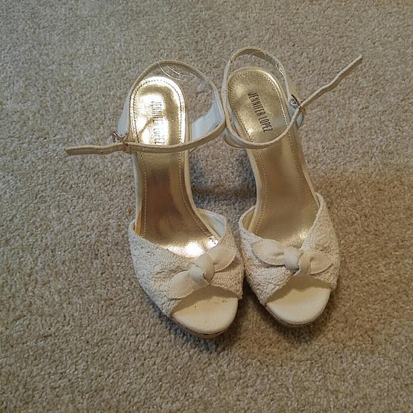 Jennifer Lopez Shoes - NWOT Jennifer Lopez heels!!